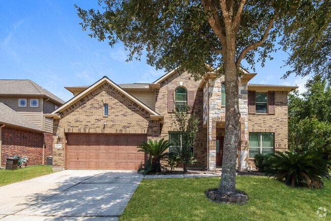 Building Photo - 26049 Kingshill Dr