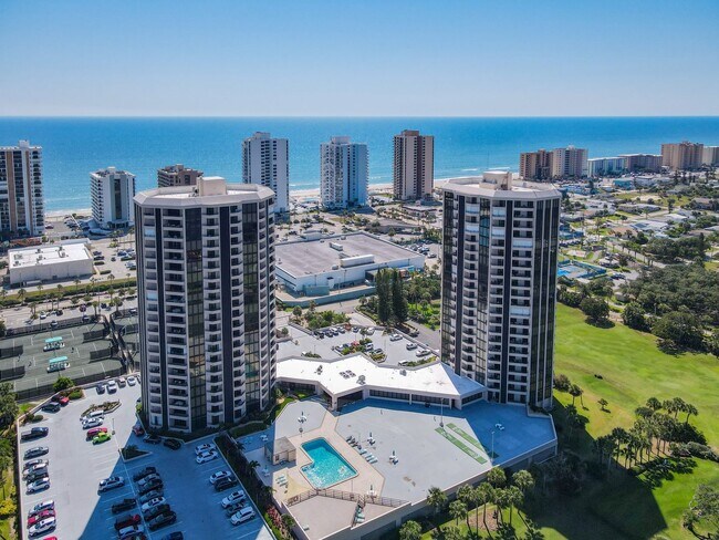 Building Photo - Stunning Penthouse Rental with Intracoasta...