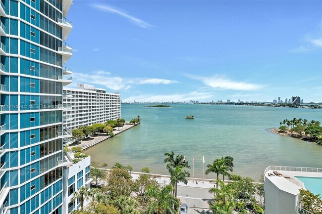 Building Photo - 2020 N Bayshore Dr