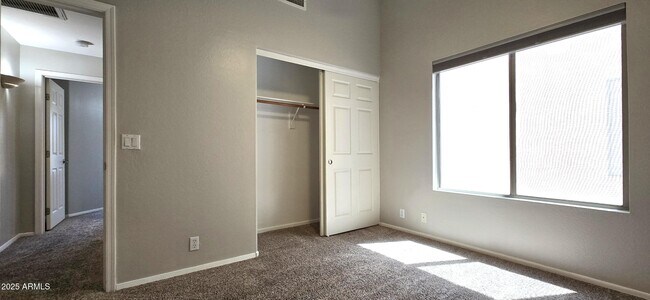 Building Photo - 4117 W Menadota Dr