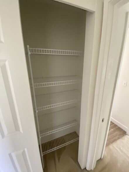 Building Photo - 50 Kihalani St