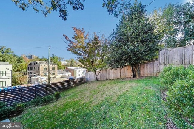 Building Photo - 4017 Davis Pl NW