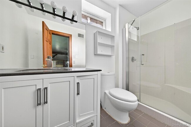 Building Photo - 79 Quaker Hill Rd