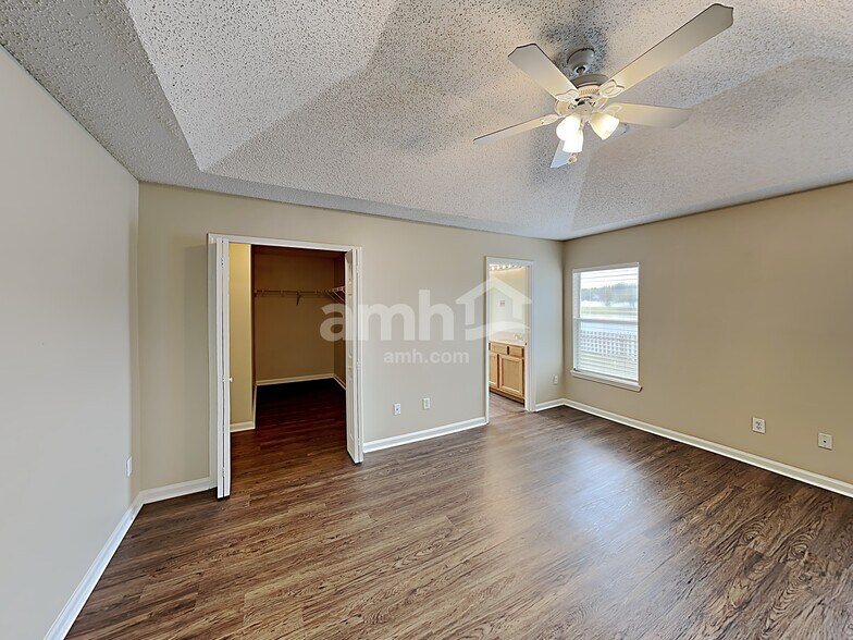 Building Photo - 6076 Scenic Meadow Ln