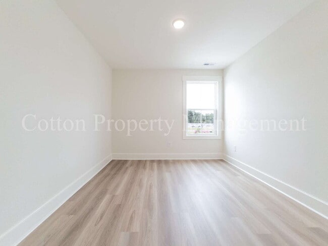 Building Photo - 29 W Pioneer Wy