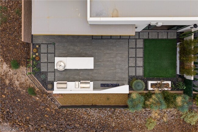Building Photo - 692 Scenic Cliff Dr