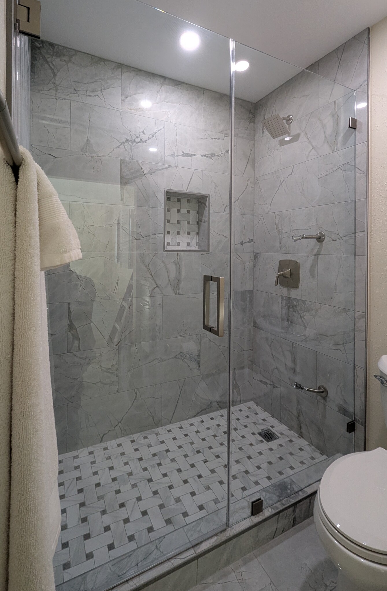 marble bathroom 1 shower - 21500 Califa St