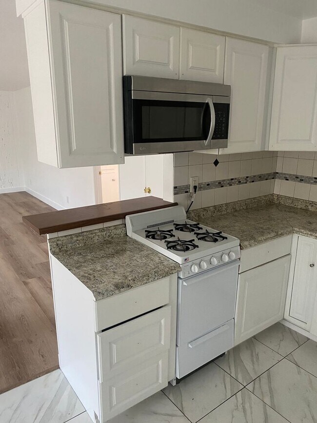 Building Photo - 12554-12556 BROOKSHIRE