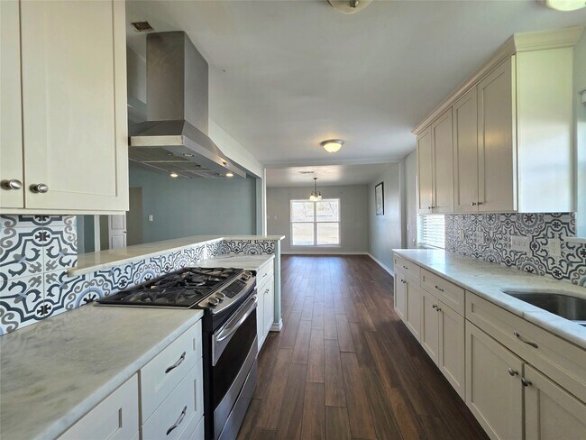 Building Photo - 3227 Dalview St