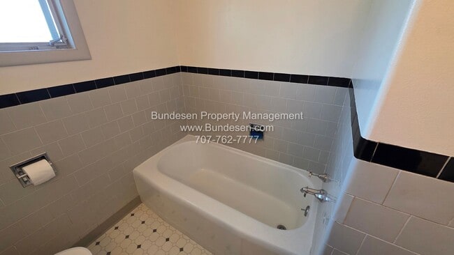 Building Photo - Spacious West Side Petaluma Home for Rent