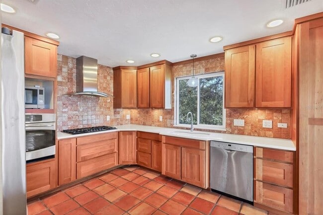 Building Photo - 3601 Coquina Key Dr SE