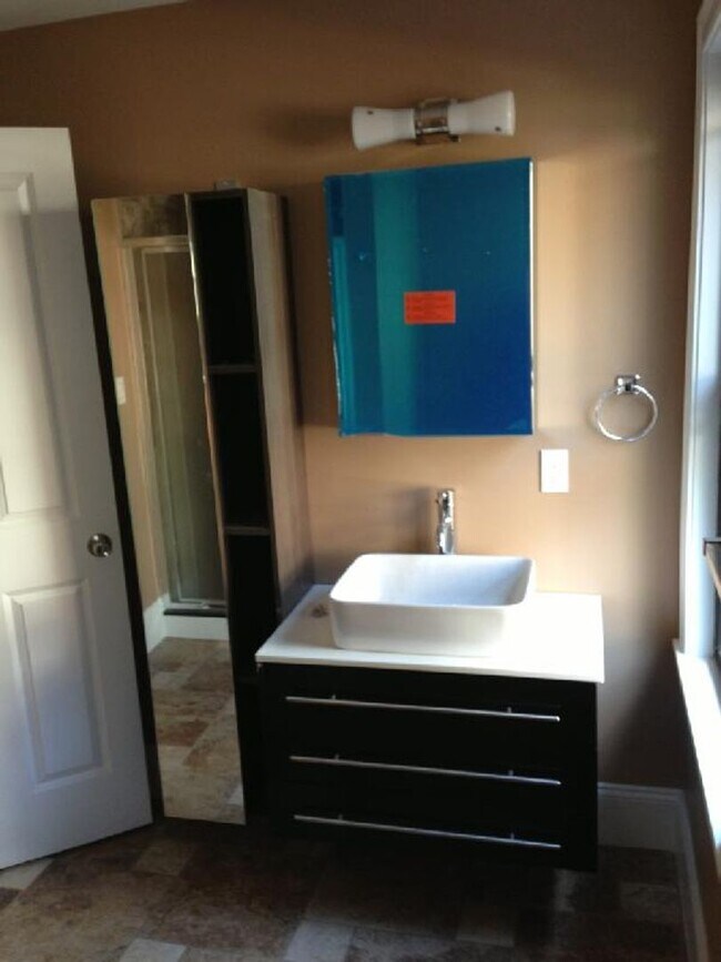 Building Photo - CENTRAL AIR ~ NICE 5 BED/2 BATH ON THE ALLSTON/BRIGHTON LINE FOR 9/1