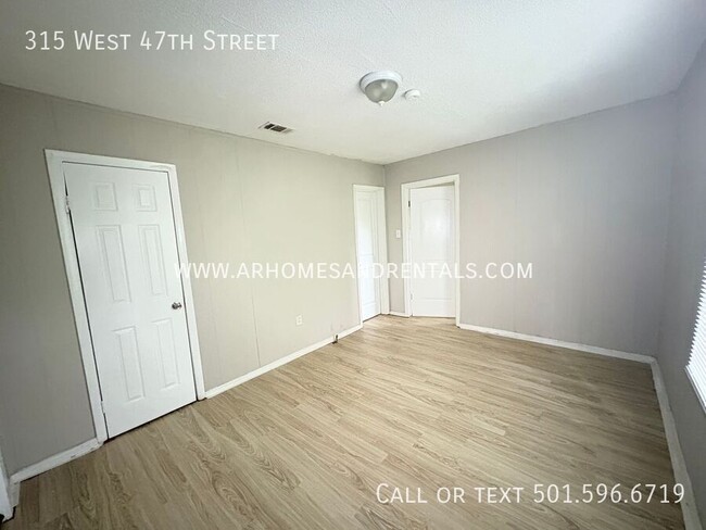 Building Photo - 315 W 47th St