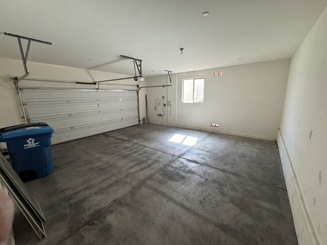 Building Photo - 235 Moonshot St