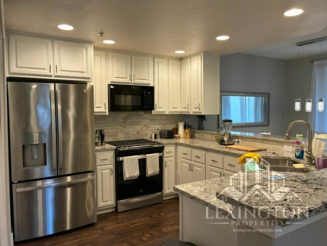 Building Photo - Beautifully Upgraded, 2BD/2BA, Condo Home in The Phoenician, Roseville!