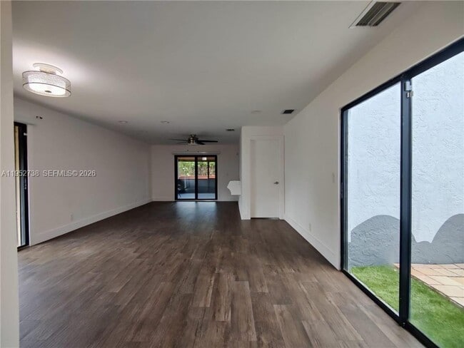 Building Photo - 5201 SW 31st Ave