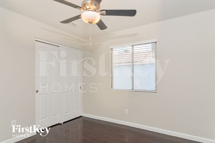 Building Photo - 2054 Fallsburg Way