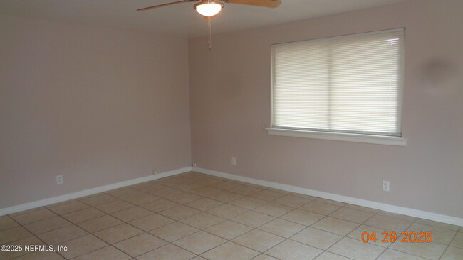 Building Photo - 1204 Crown Dr