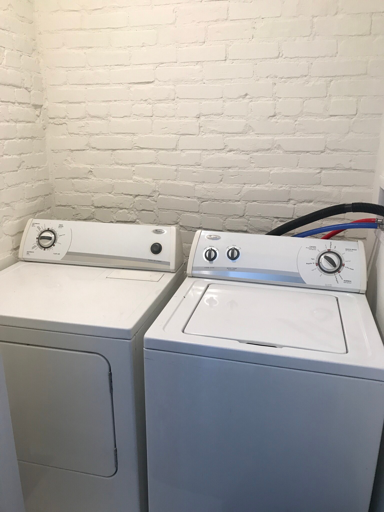 Building Photo - 208 Dakota Ave