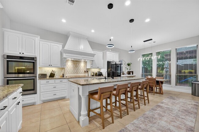 Building Photo - 400 Trailside Dr