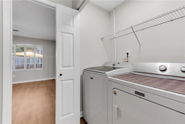 Building Photo - 5097 Village Green Way