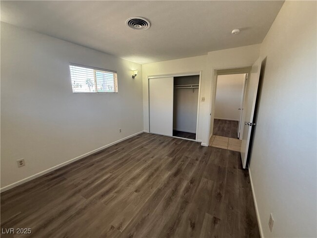 Building Photo - 5643 S Pecos Rd