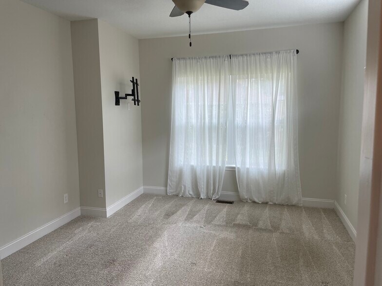 Master Bedroom - 5837 Rockhill Rd