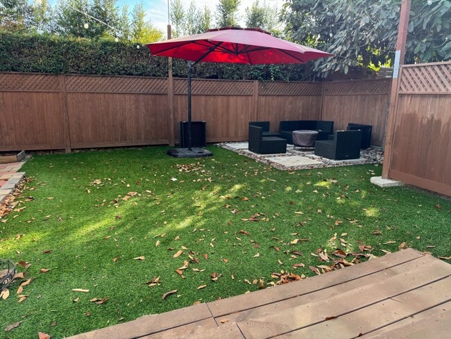 Back Yard with Turf - 3075 L St