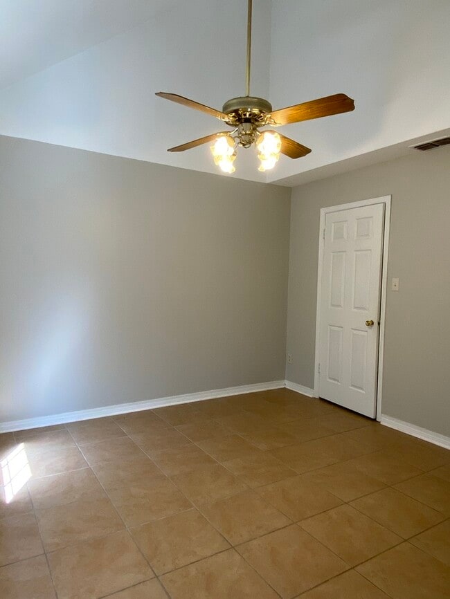 Building Photo - Updated Highland Duplex