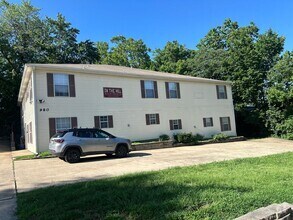 Building Photo - Available Now! 1 Bedroom, 1 Bathroom groun...