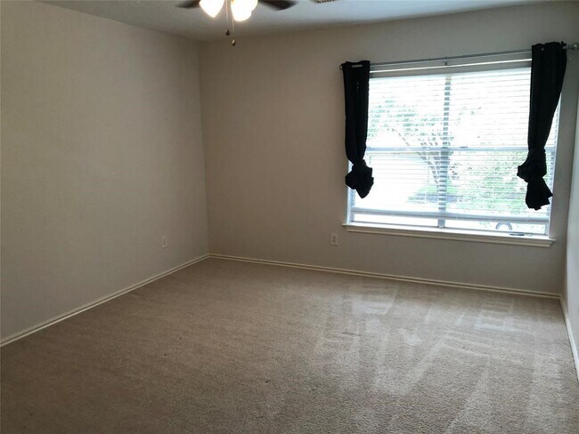 Building Photo - 5718 Silas Creek Ct