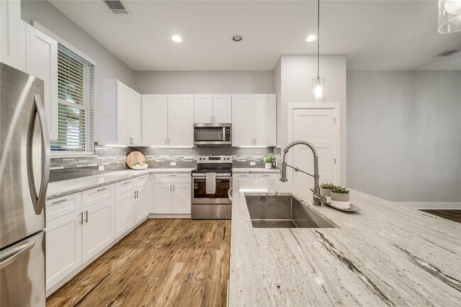 Building Photo - 18529 Staghorn Dr