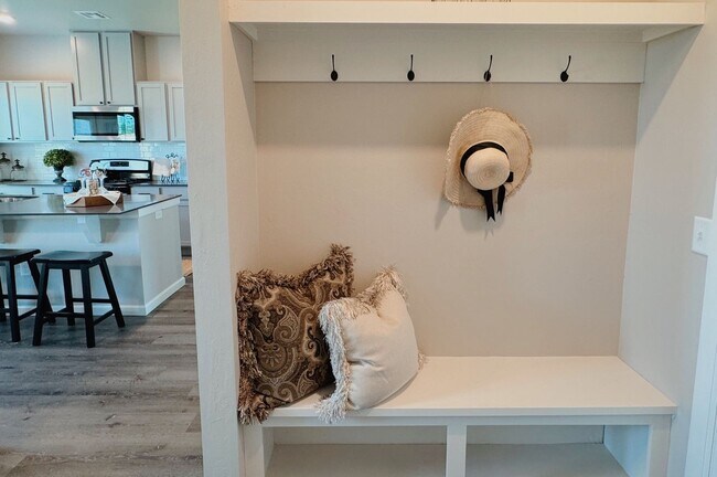 Building Photo - Townhome For Rent NW OKC!