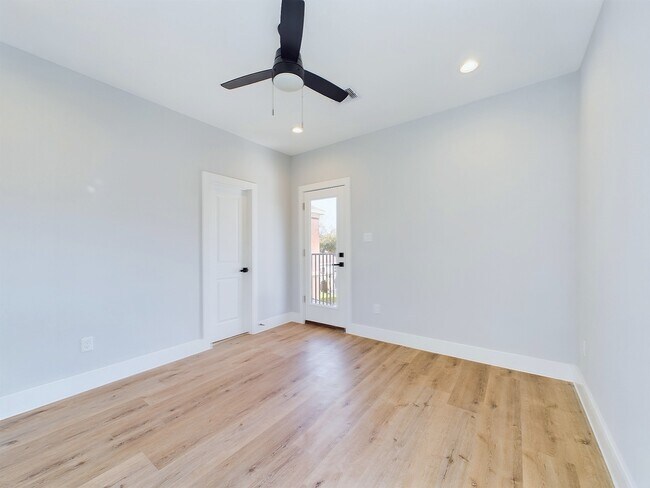 Building Photo - 5029 Creekmont Dr