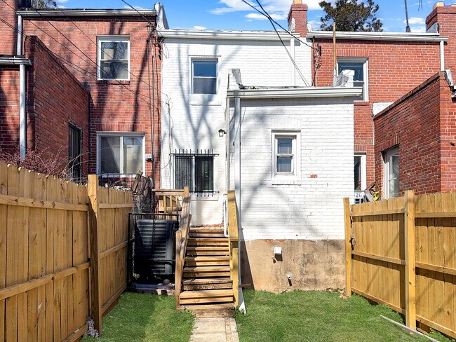 Building Photo - 4828 Beaufort Ave