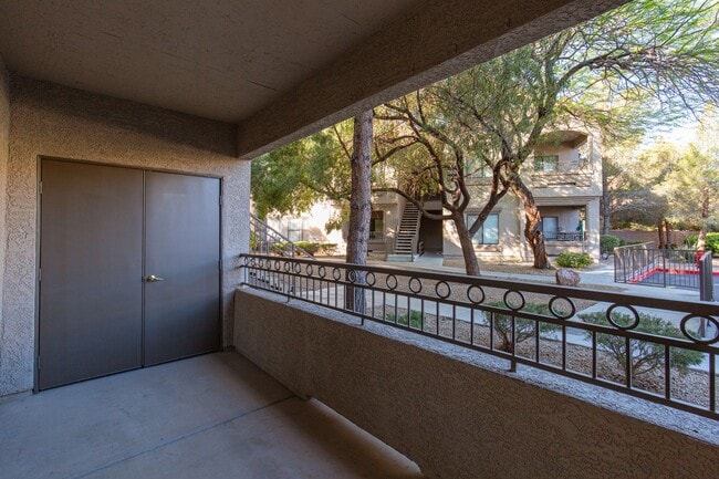 Building Photo - 1st floor unit in well maintained gated NW community with pool and spa