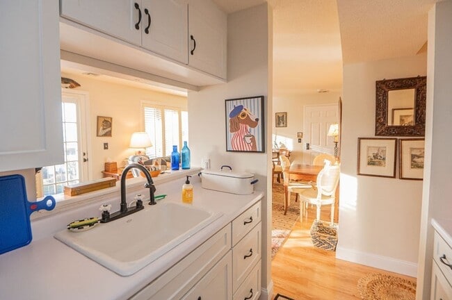 Building Photo - 432 Humphrey St