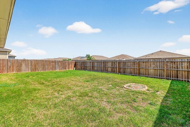 Building Photo - 2214 Cuarzo Dr