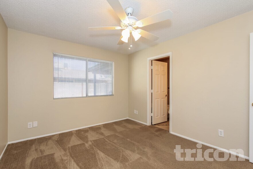 Building Photo - 5526 W Angela Dr