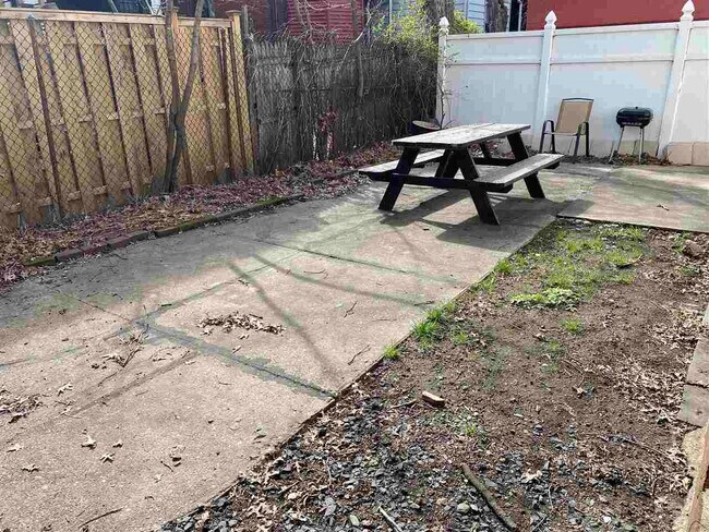 Building Photo - 163 Jewett Ave