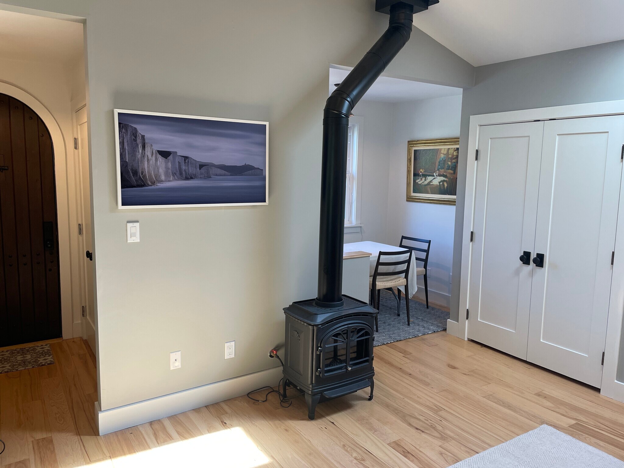 Building Photo - 8 Locke Ln