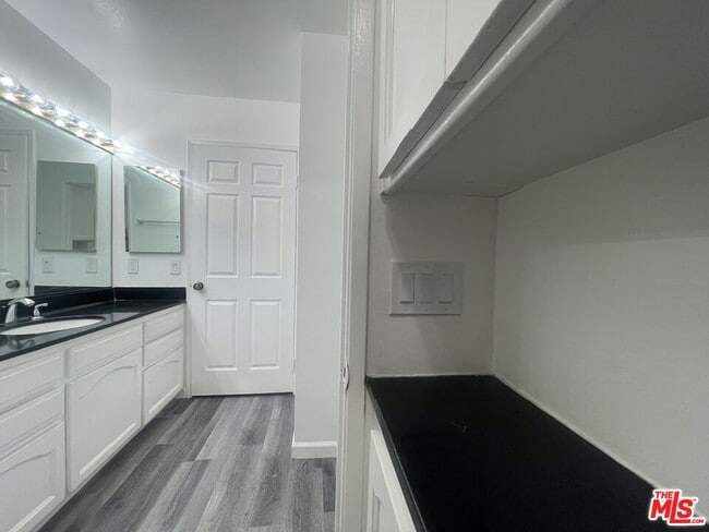 Building Photo - 1338 N Sierra Bonita Ave