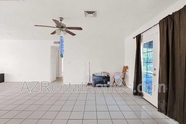 Building Photo - 2210 W Hermosa Dr