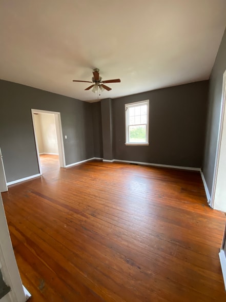 Building Photo - 615 Oak St