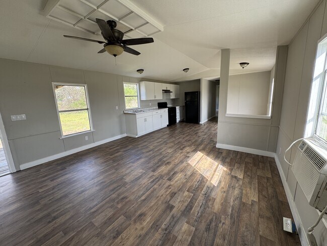 Building Photo - 1136 County Rd 21 N