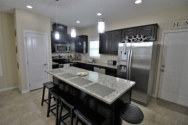 Building Photo - 314 Fairway Dr