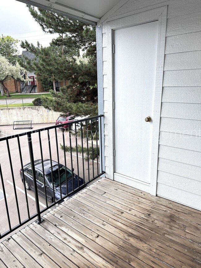 Building Photo - 13095 W Cedar Dr
