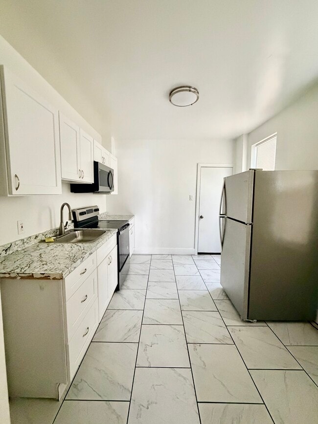 Building Photo - 2060 E Lippincott St