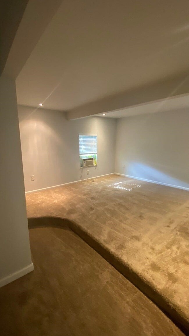 Building Photo - 1918 Oleander