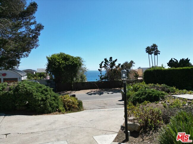Building Photo - 31617 Broad Beach Rd